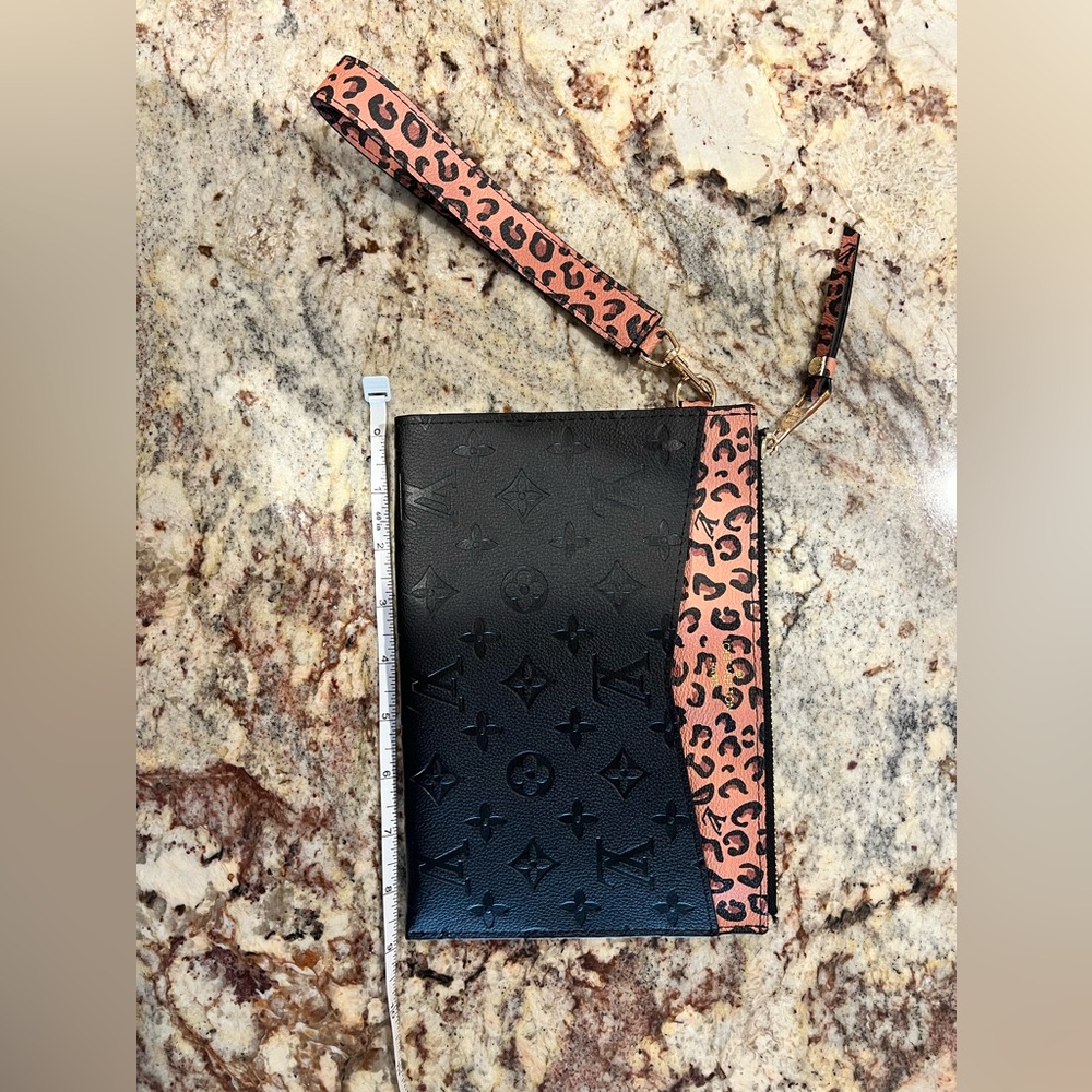 Leopard Wristlet Faux